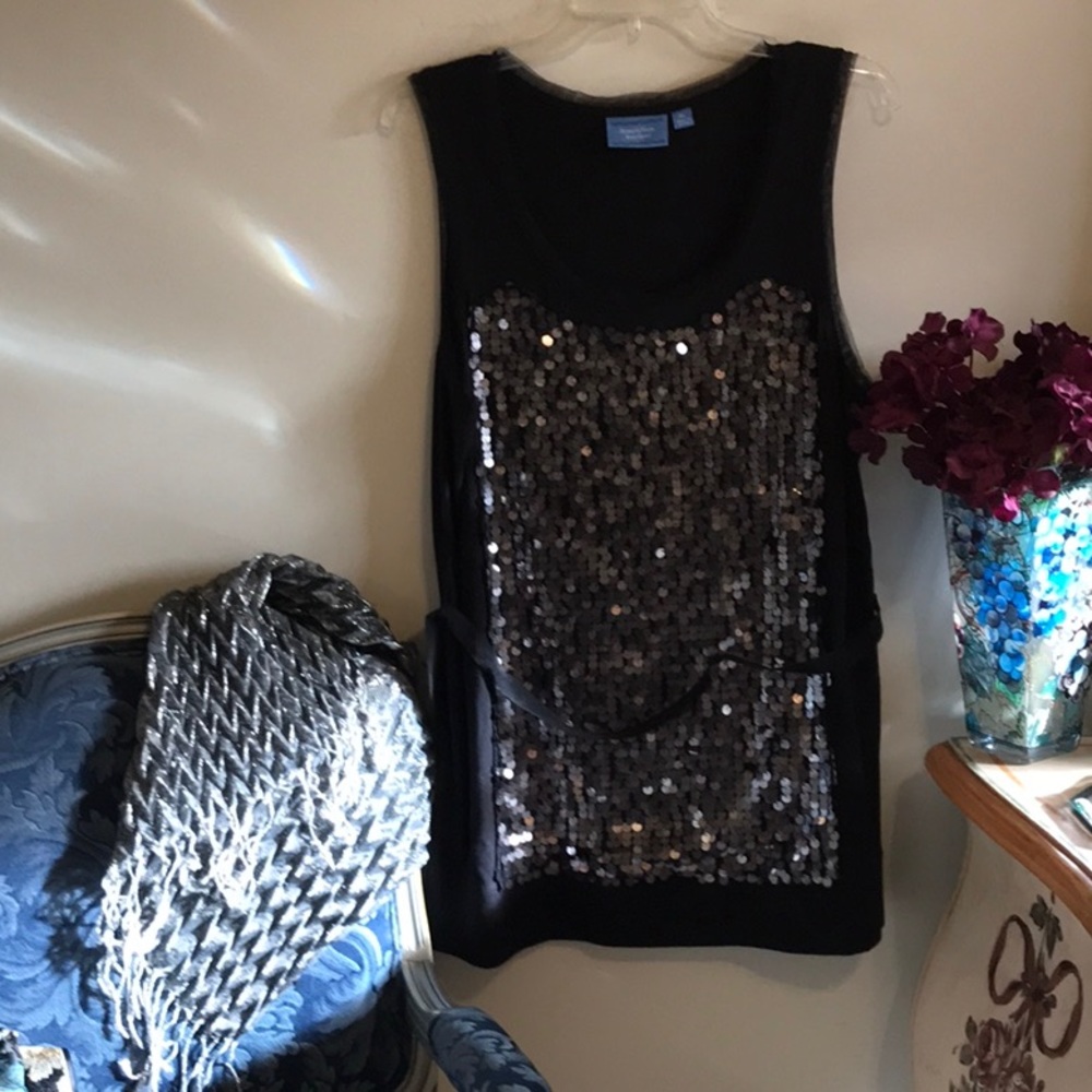 9 photos of this beautiful belted black tank top with silver sequins.  Size XL.